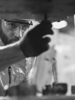 close-hand-industrial-plant-tablet-600w-1898412145